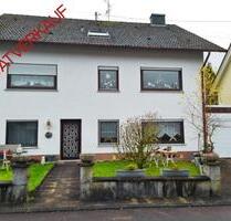 Einfamilienhaus mit E-Wohnung, großem Grundstück und 1 Garage - Scheuerfeld