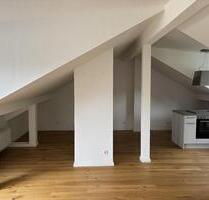 Renovierte Dachgeschosswohnung mit Loggia und Einbauküche in guter Lage! Ab sofort - Montabaur