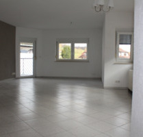 Helle 3-Zimmer-Wohnung mit Balkon, Stellplatz, Küche - Neckarbischofsheim