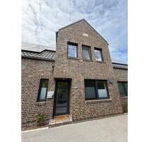 Wohnung in Reihenmittelhaus (KFW 55) mit Garten und Stellplatz - Leer (Ostfriesland)