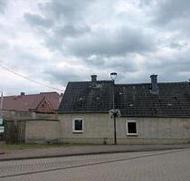 Haus mit Nebengebäude & Grundstück in Detershagen - Burg