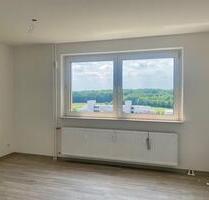 Kurzfristige Anmietung möglich - renovierte 2-Zimmer Wohnung mit Wannenbad - Schwalbach am Taunus