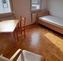 4-5 Zimmer, gr. Wohnküche, 2 sep. WC, Stellplätze, Garten - Rottenburg am Neckar