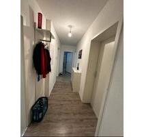 Helle 3-Zimmer-Wohnung – mit Balkon, Badewanne & Einbauküche - Seelze