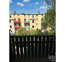 - gepflegte 2-Zimmer-Wohnung - Mehrfamilienhaus Baujahr 1910 - Wohnung im 2. Obergeschoss - Wohnzimmer mit Laminat - Schlafzimmer mit Laminat - Flur mit Abstellraum - Küche mit Balkon - Bad mit... - Magdeburg Beyendorf-Sohlen