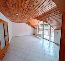 Helle und großzügige 3 12 -Zimmer-Wohnung mit Balkon - Schönau