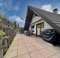 Miete: Diese Doppelhaushälfte mit zwei Terrassen, Garten, Gartenhütte und ... weiß zu überzeugen! - Attendorn