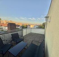 Penthouse-Apart. Erstbezug nach Renovierung | Dachterrasse | 1min zur S-Bahn | EBK & Stellplatz inkl - Offenbach am Main Hafen