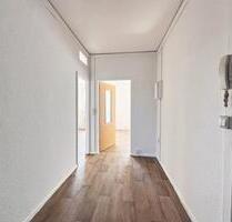 Neu renoviert 3-Raum-Wohnung mit ca. 60 m² in Bitterfeld - Bitterfeld-Wolfen