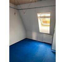 Zwei-Zimmer-Dach-Wohnung - 310,00 EUR Kaltmiete, in Hildburghausen (PLZ: 98646)