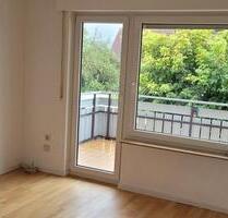 Schöne, großzügig geschnittene 3-Zimmerwohnung mit Balkon und EBK - Hildrizhausen