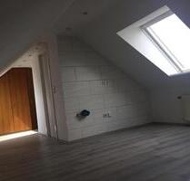 Gemütlich Dachgeschoss - 390,00 EUR Kaltmiete, ca.  29,00 m² in Duisburg (PLZ: 47053) Duisburg-Mitte