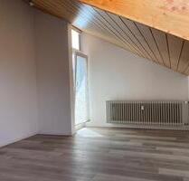 Helle 3-Zimmer Dachgeschosswohnung - Böblingen