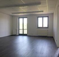 Moderne Bürofläche mit Aufzug in Dresden-Löbtau – ideal für Praxis oder Büro