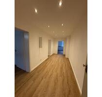 Erstbezug: Umfangreich sanierte 2-Zimmer-Wohnung nahe Fachhochschule - Düsseldorf Derendorf