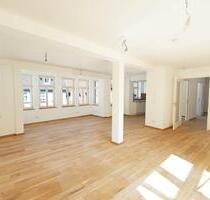 Eine echte Rarität! Traumhafte 3-Zimmer-Altbauwohnung mit Balkon im Coburger Zentrum