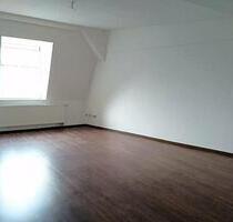 Großzügige Dachgeschoss-Wohnung auf Wunsch mit Einbauküche - Riesa
