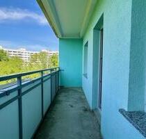 Wir sanieren für Sie: 3-Zimmerwohnung mit Balkon und Aufzug! - Dresden Prohlis