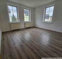 Schöne 3 Raum Wohnung in Oelsnitz + EBK + Stellplatz - Oelsnitz (Erzgebirge)