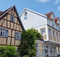 Attraktives Haus zu verkaufen: 2 Eigentumswohnungen und 1 Physio - Oberursel (Taunus)