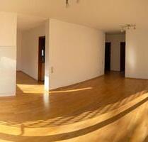 lichtdurchflutete Traumwohnung mit Einbauküche und Garage - Wallerfangen