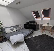 Helle 2-Zimmer-Dachgeschosswohnung und TG-Stellplatz - Mönchengladbach Süd