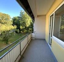 Stadtnah Wohnen: Lichtdurchflutete 3-Zimmer-Wohnung mit Balkon frei! - Gütersloh