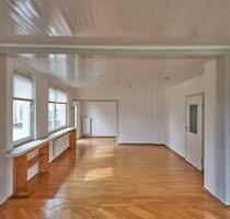 Großzügig und hell, 4-Zimmer, 2 Balkone in ruhigem 2-Familienhaus - Hameln Kernstadt