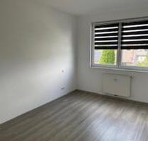 2 RW 40 qm, Wohnküche mit Küchenzeile und Schlafzimmer; Balkon - Salzatal