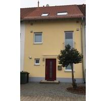 Zu Vermieten: RMH in Regenstauf, 6 ZKB, 145 qm, BJ 2018