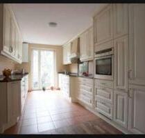 Teilmöblierte, zentrale 4-Zimmer-Wohnung, EBK, Balkon, ab 15.8.25 - Stuttgart Stuttgart-Mitte