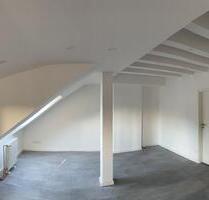 2 Zimmer Dachgeschosswohnung - 1.220,00 EUR Kaltmiete, ca.  74,00 m² in Düsseldorf (PLZ: 40472) Stadtbezirk 6