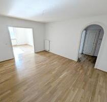 ...im Zentrum: schöne Altbauwohnung mit Parkett und Eckbadewanne - Dresden