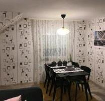 Helle Dachgeschosswohnung in Stuttgart-Zazenhausen – mit Einbaukü