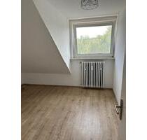 Lichtdurchflutete DG- 3-RM Wohnung im Herzen von DU-Friemersheim - Duisburg Rheinhausen