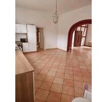 4 Zimmerwohnung mit großem Garten renovierungsbedürftig - Lübeck Sankt Lorenz Nord