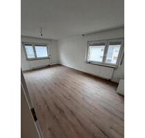 Kernsanierte 4 Zi Whg 80qm2 mit Küche, Balkon und Stellplatz - Filderstadt