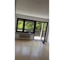 Helle 2-Zimmer Wohnung mit Einbauküche, Balkon und Tiefgarage - Stuttgart Feuerbach