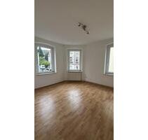 Helle, geräumige 2-Raum-Wohnung mit Einbauküche in Hohenstein Ernstthal! - Hohenstein-Ernstthal