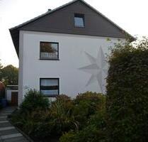 Gemütliche 2-Zimmer-Dachgeschosswohnung mit Einbauküche und Badewanne - Nordenham