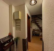 Schöne und modernisierte 3-Zimmer-Maisonette-Wohnung mit Balkon - Krefeld