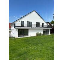 Moderne Doppelhaushälfte mit Garten und Terrasse - Bollschweil