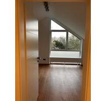 luxuriös sanierte 2ZKDB 60qm DG-Wohnung in Duisburg- Buchholz