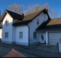 Großzügiges8Zimmer Haus am Park mit Garage und Terrasse am Wasser - Augsburg Oberhausen