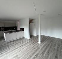 Erstbezug-Doppelhaushälfte mit EBK in Dielheim-Balzfeld