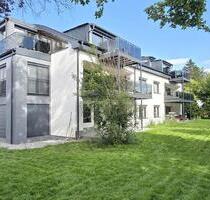 4,5-Zimmer-Wohnung mit großem Garten und großem Hobbyraum in Ottobrunn
