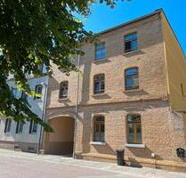 Moderne 2-Raumwohnung mit Fußbodenheizung und Einbauküche in der Nähe des Goitzscheufers - Bitterfeld-Wolfen