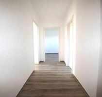 +++ Wohnungsrenovierung läuft! Schöne 3-Raum-Wohnung mit Tageslichtbad und Balkon +++ - Nienburg (Weser)