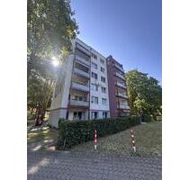 Bei VIVAWEST die Sonnenstrahlen auf dem eigenen Balkon genießen. - Moers Rheinkamp