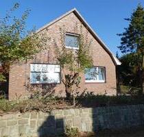 Wohnhaus in 25712 Burg Dithmarschen am Waldrand, Bahnhofsnähe - Burg (Dithmarschen)